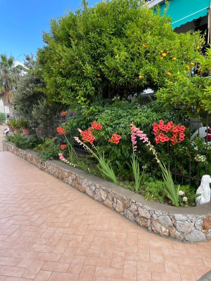 Apartment Aurora & Nicole Ideal Per Biker Con Terazza Vista Mare Parcheggio E Wi-Fi Gratuiti Pietra Ligure Dış mekan fotoğraf