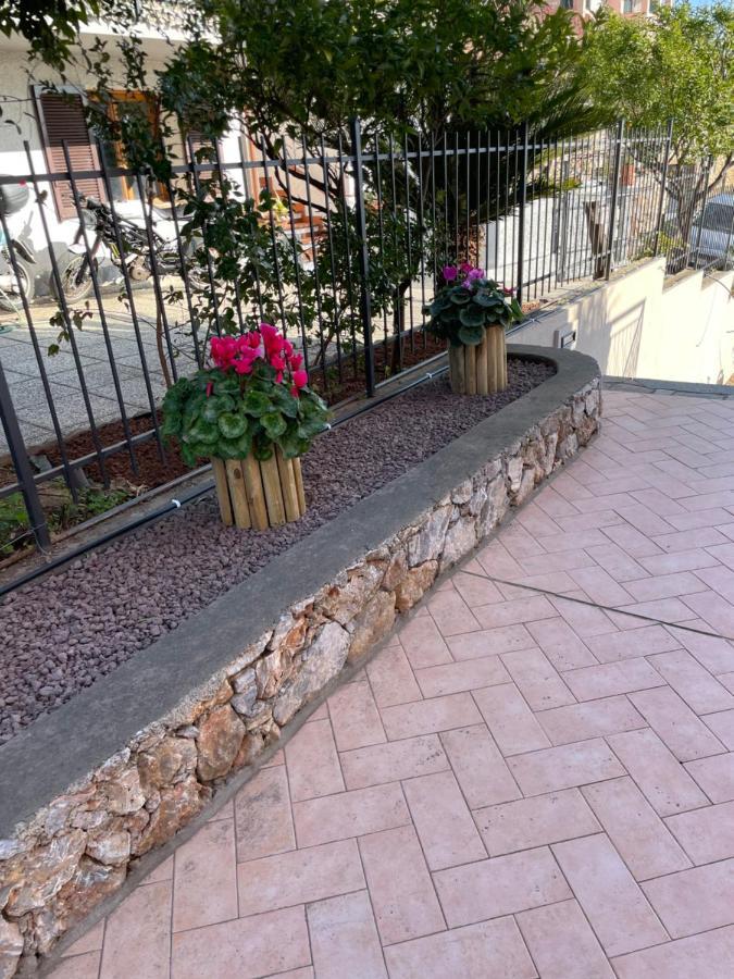 Apartment Aurora & Nicole Ideal Per Biker Con Terazza Vista Mare Parcheggio E Wi-Fi Gratuiti Pietra Ligure Dış mekan fotoğraf
